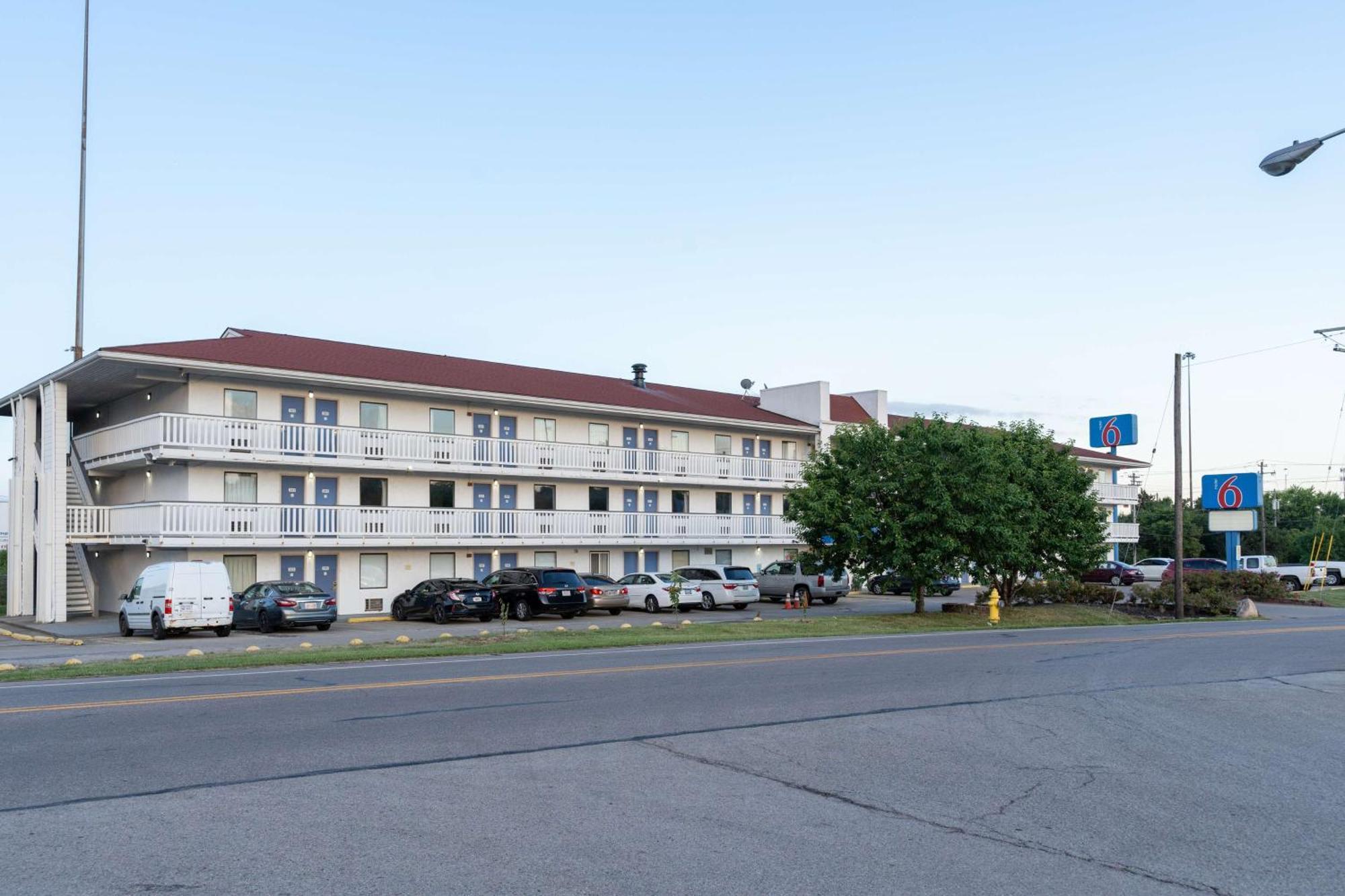 Motel 6-Cincinnati, Oh شارونفيل المظهر الخارجي الصورة